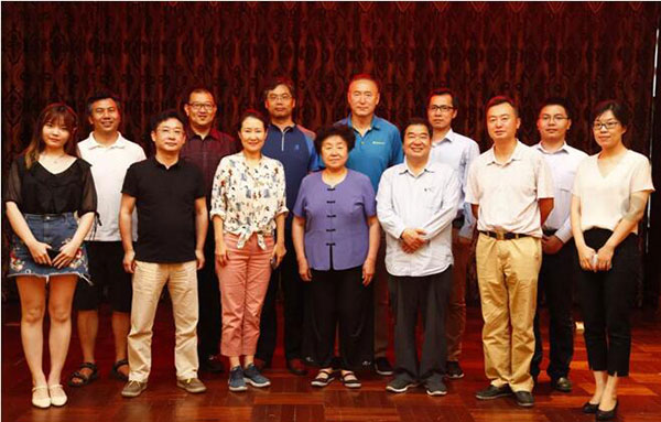 7清華校友生命科學(xué)與醫(yī)療健康歇會理事走進慈銘交流學(xué)習(xí)合影.jpg