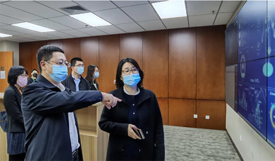 3慈銘體檢集團副總裁韓濱向常司長介紹遠程閱片中心.jpg